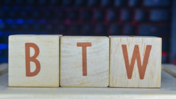 Một vài nghĩa khác của BTW là gì?